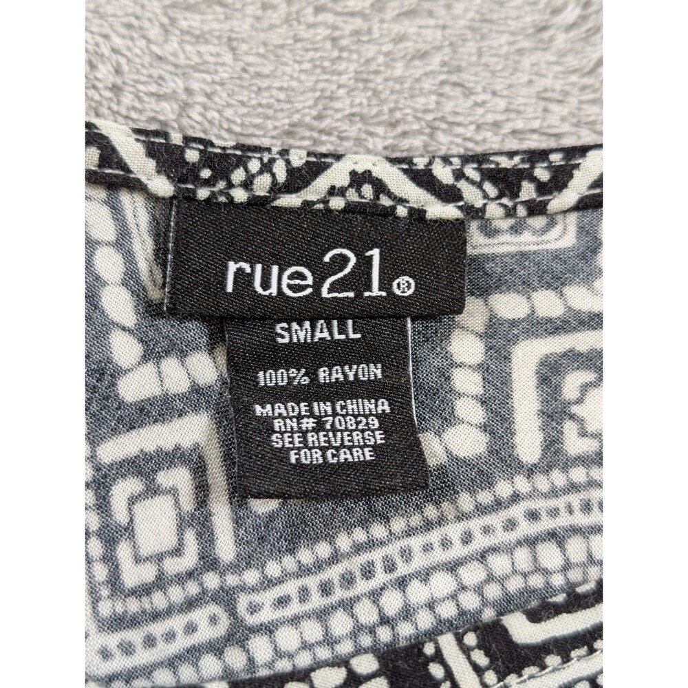 Rue21 Y2K Dress Womens S Black White Geometric Shark Bite Hem Spaghetti Strap - Picture 5 of 9